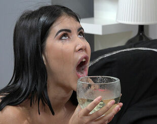 Female Dee in HD Urinating Flick Urinate Degustating