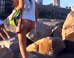 hidden camera shoots a mind-blowing butt on the beach